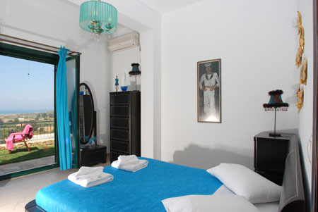Mare-Monti-bedroom2