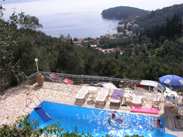 The pool of villa Mantalena