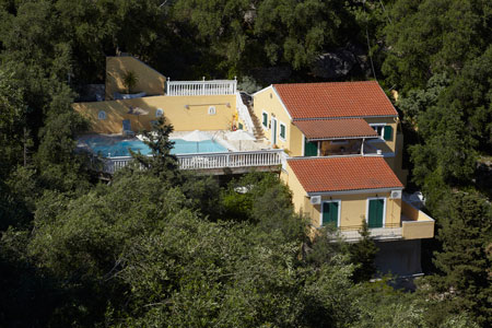 villa ollios Sitting-in-the-Oilve-Groves