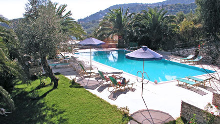 kalamivillas-poolol